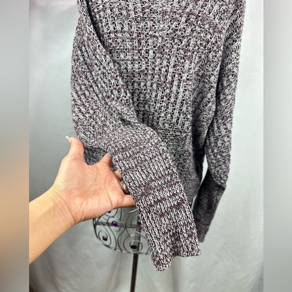 John + Jenn burgundy cable knit sweater size M - Picture 2 of 8